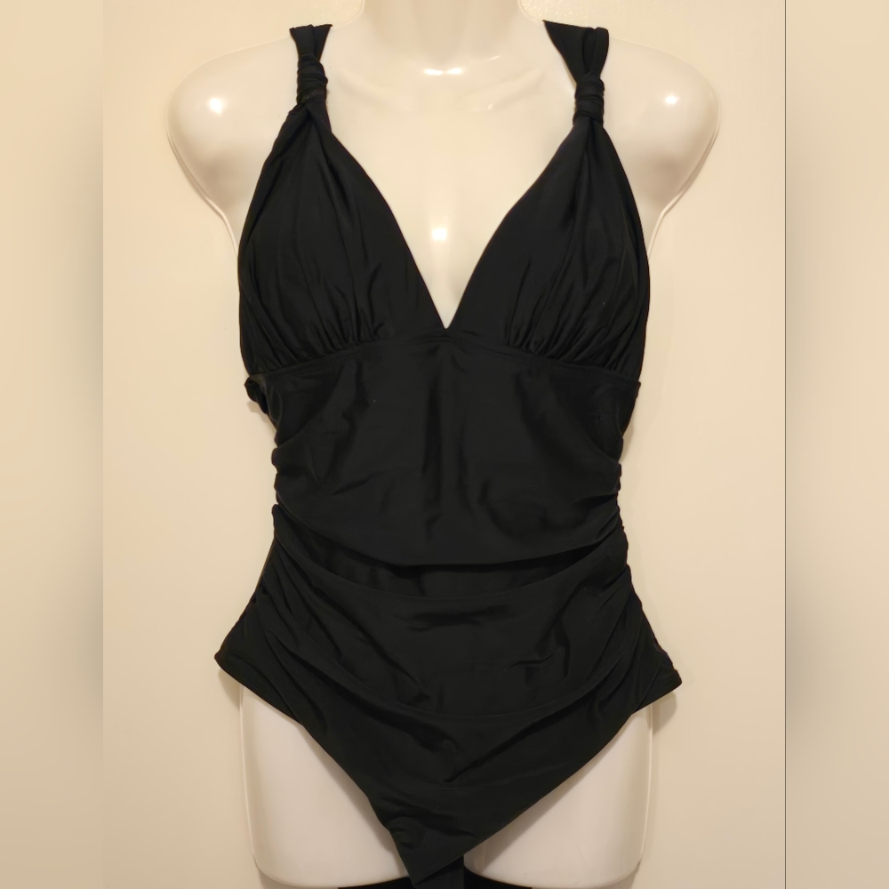 NWT CUPSHE Noir Twist Back One-Piece Swimsuit Bathing Suit Swim Wear Black LARGE
